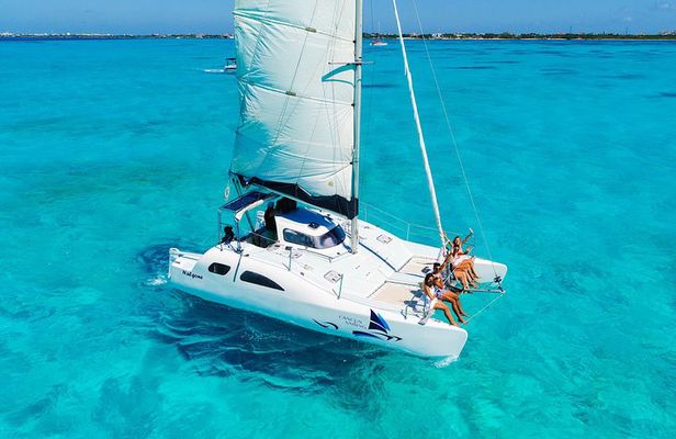 Private Catamaran from Cancun to Isla Mujeres | For up to 13 pepl