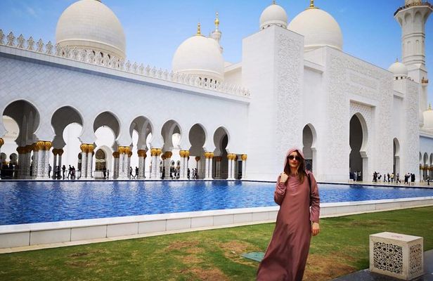 Abu Dhabi City Tour (Grand Mosque & Qasr Al Watan)