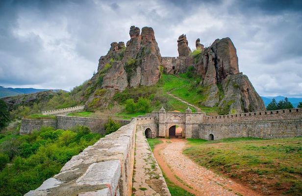 Day tour to the Natural wonders Belogradchik Rocks & Venetsa cave