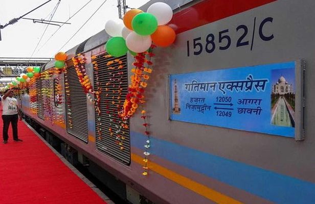 Taj Mahal Tour by Gatimaan Train/Rail All Inclusive