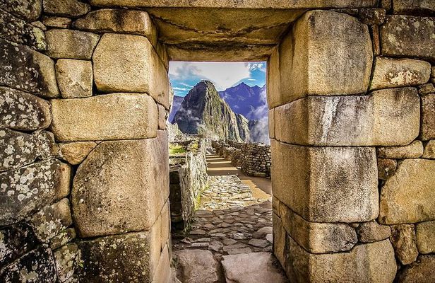 Valle Sagrado + Machu Picchu By Train (2 Days)