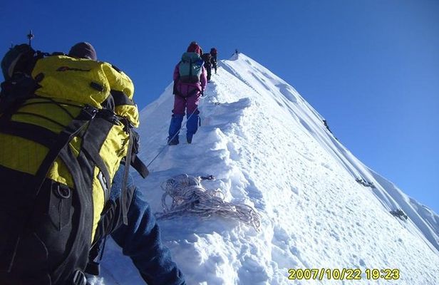 Island Peak Climbing 6160meters on 20 Days
