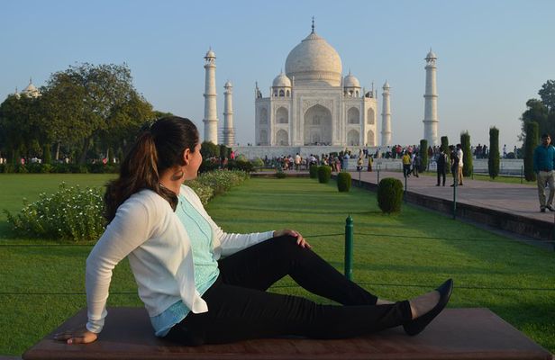 Taj Mahal Tour From Any Hotel in Agra , Agra Railway Station or Agra Airport