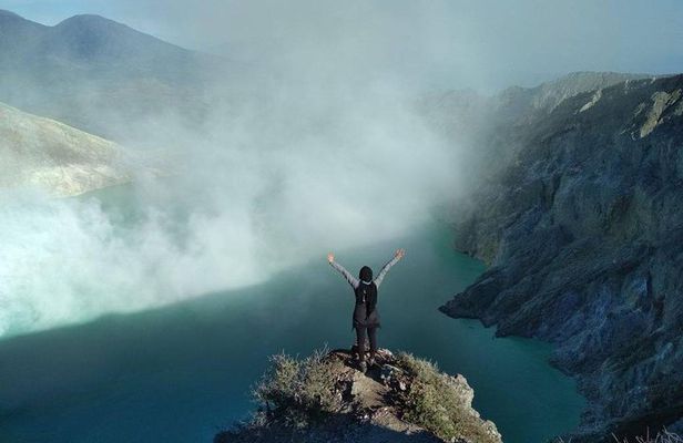 Amazing Bromo Madakaripura Waterfalls and Ijen
