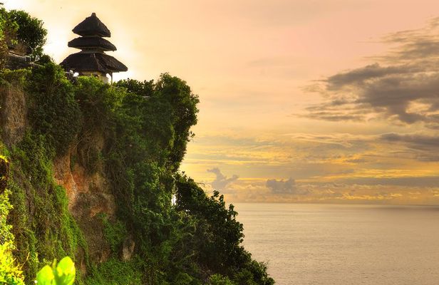 Private Tour: Uluwatu Temple & Southern Bali Highlights