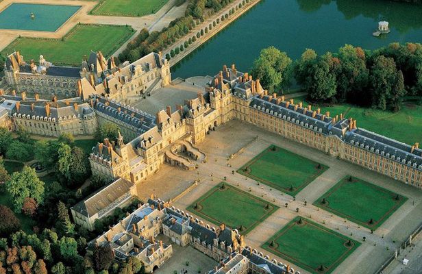 From Paris: Château de Fontainebleau and Vaux-le-Vicomte