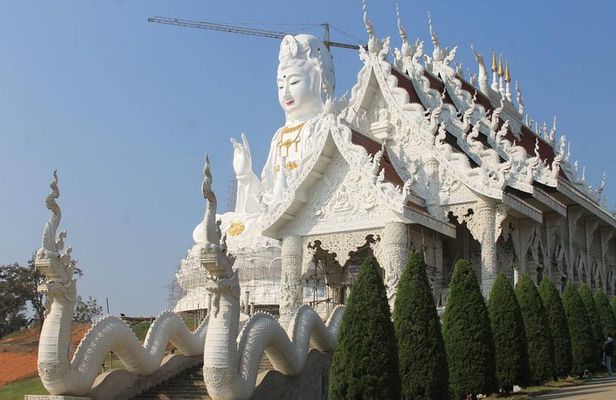 Chiang Rai food & night market walking tour with local host