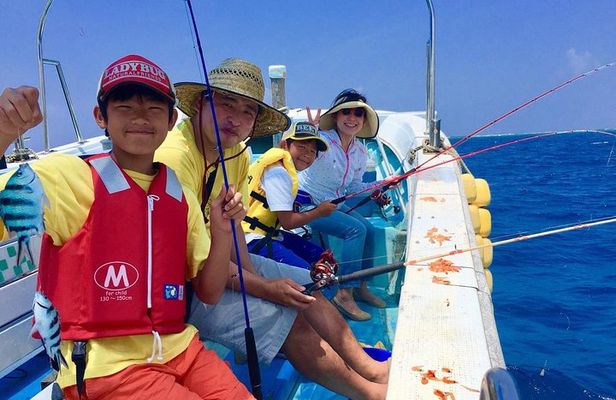 2 hours family fishing in Okinawa
