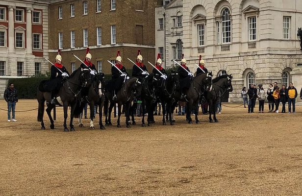 Royal London Grand Tour with Chauffeur and Guide