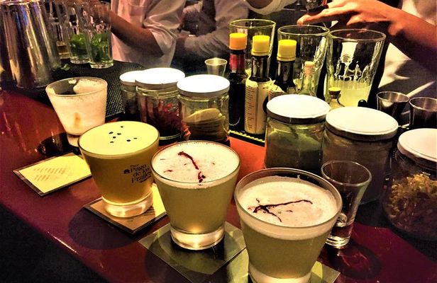 Cusco by Night: Walking tour, Pisco Sour Lesson, Dinner
