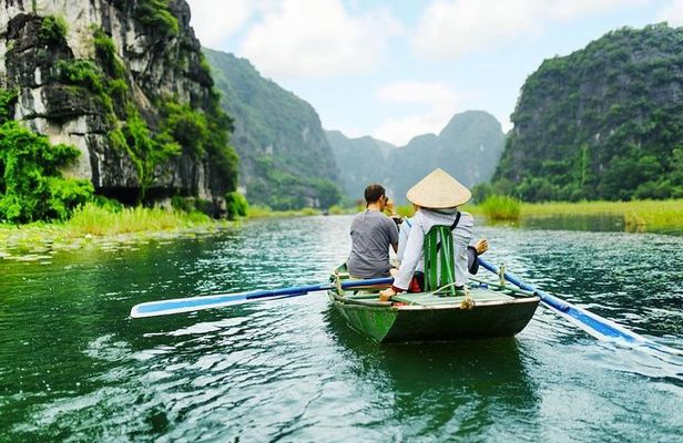 Ninh Binh Tour: Deluxe & Small Group Tam Coc Hoa Lu - Boat, Biking, Buffet Lunch