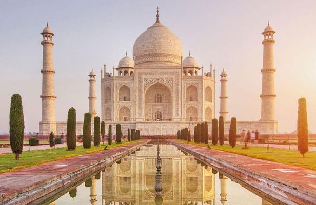 All Inclusive: Agra Taj Mahal Tour From Delhi