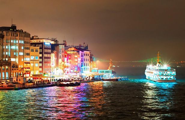 Istanbul: Bosphorus Dinner Cruise Incl. Drinks with Transfer