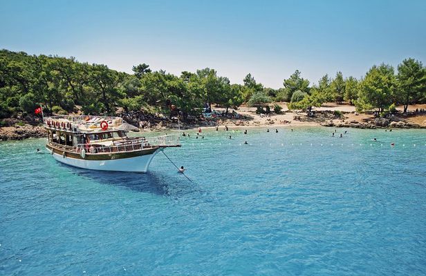 Cleopatra Island Boat Trip incl. Lunch and Drinks