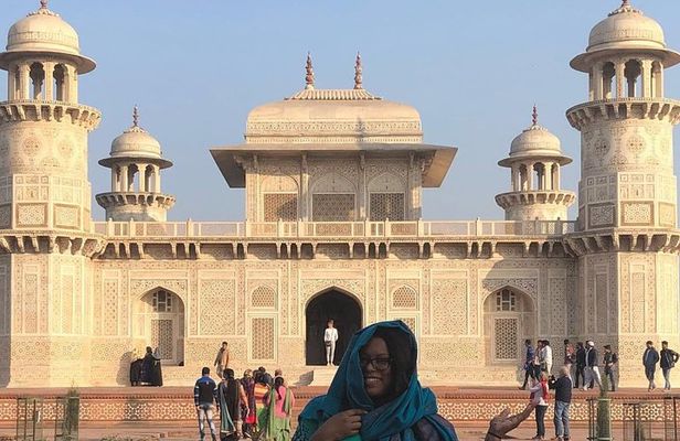 Agra Taj Mahal Budget Tour by Gatimaan Express Train