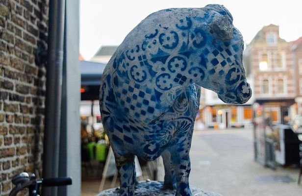 Fun Discovery Walk in Delft: Secret Alleys & Blue Ceramics