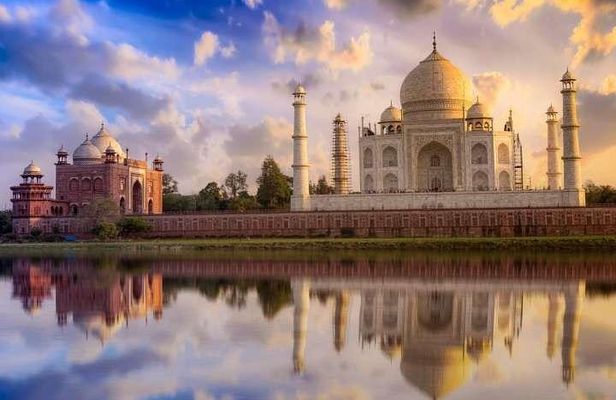 Comfortable Taj Mahal Private Tour with Car & Local Guide
