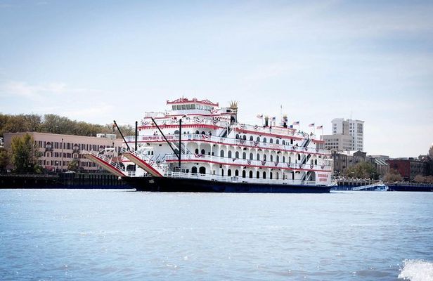 Sunday Brunch Riverboat Cruise in Savannah