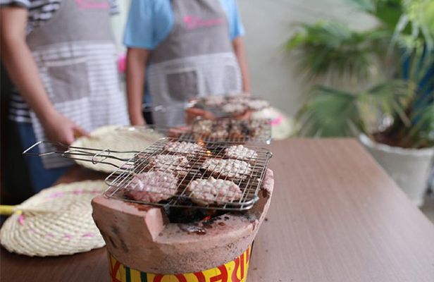 Half Day Join in Saigon Cooking Class and Tan Dinh Market Tour