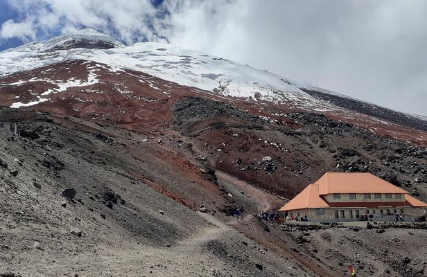 2 day 1 night tour to Cotopaxi Volcano and Quilotoa Lagoon all included