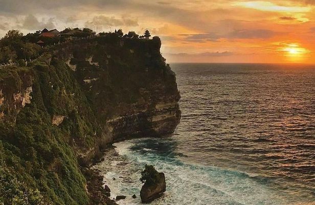 Uluwatu Temple Kecak Fire Dance Private Guided Tour