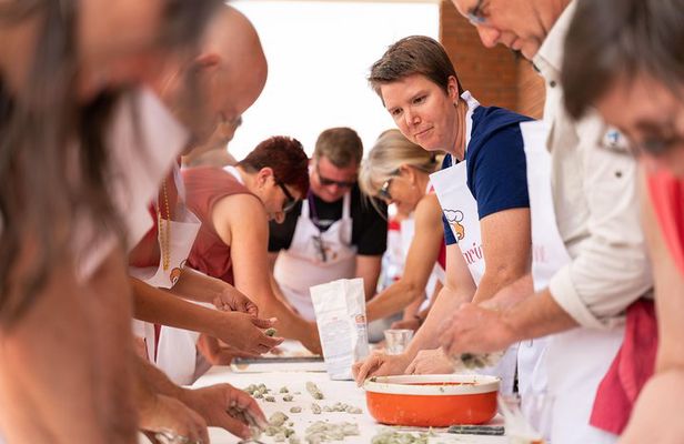 Cesarine: Small group Pasta and Tiramisu class in Varenna