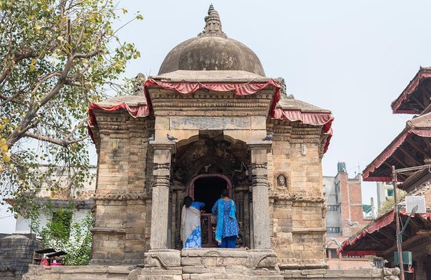 Explore the hidden alleys of old Kathmandu- Heritage Walk