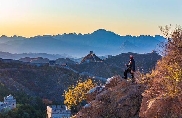 Private Jinshanling relax photo tour by sunset