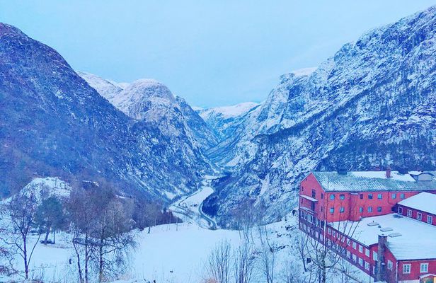 PRIVATE GUIDED TOUR: Highlights of Norway – Trip to the Sognefjord – WINTER