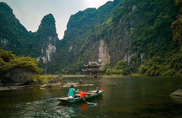 Ninh Binh Full Day Trip: Hoa Lu - Trang An - Mua Cave Small Group Tour