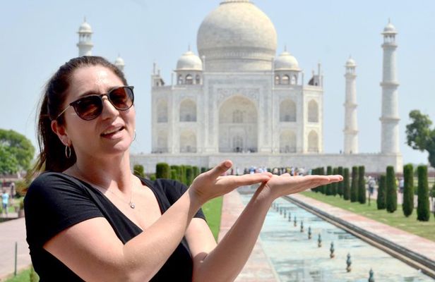 Round Trip Delhi to Taj Mahal by Private Air Con Car