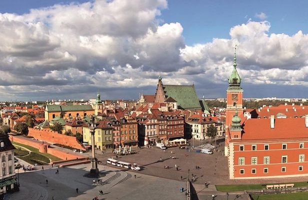 Walk through the Warsaw Old and New Town: like Phoenix from the ashes