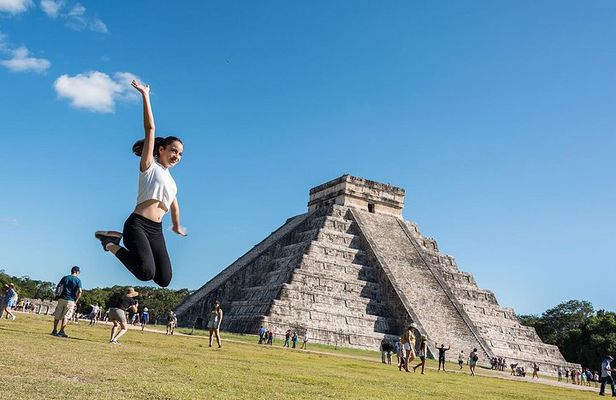Chichén Itzá Premier Tour with Cenote Xunáan, Valladolid & Lunch