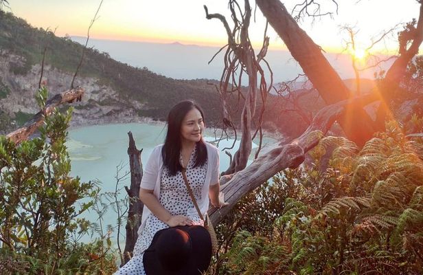 Sunrise Trekking At Sunan Ibu Kawah Putih