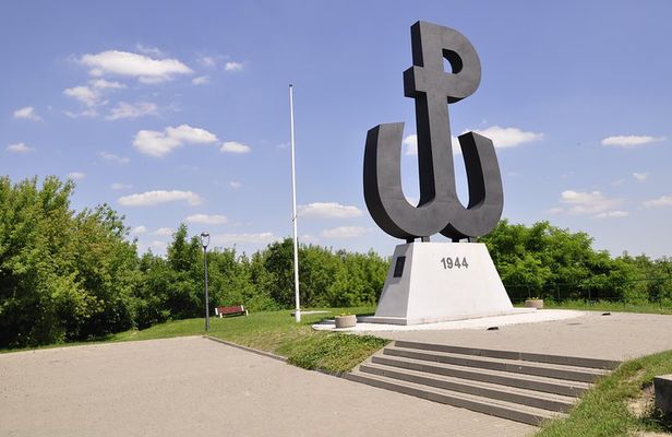 World War II Warsaw Private Tour with Military Cemetery
