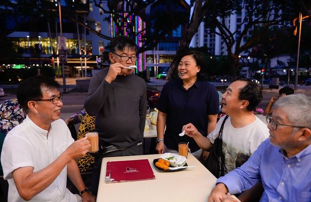 Drinks & Bites in Singapore Private Tour