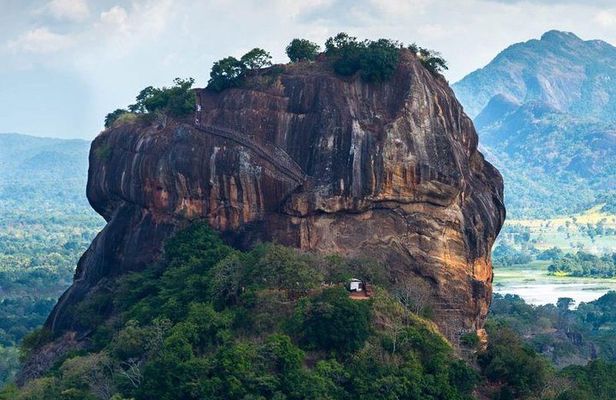 Full-Day Private Tour to Sigiriya and Dambulla