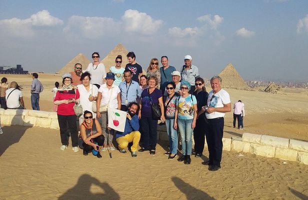 01 Day Tour to Pyramids , Museum and Khan Elkhalili