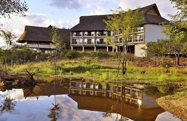 3 Days / 2 Nights Victoria Falls Safari Club Package