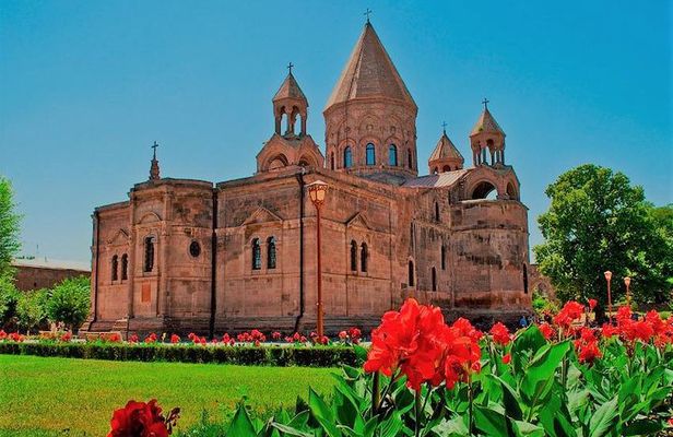 Private tour to UNESCO heritage Echmiadzin churches, Zvartnots and Sardarapat