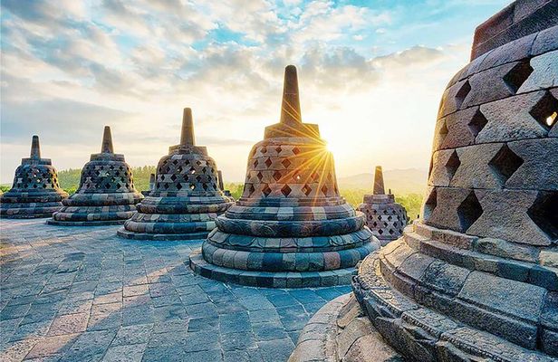 Yogyakarta: Borobudur Climb-up, Mount Merapi & Prambanan Day Trip