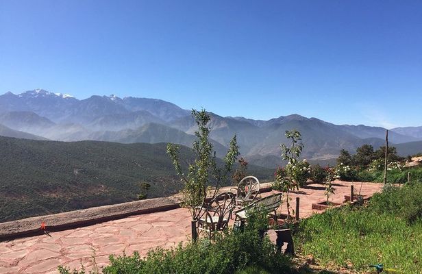 4x4 ride in the mountain atlas with lunch in a Berber house