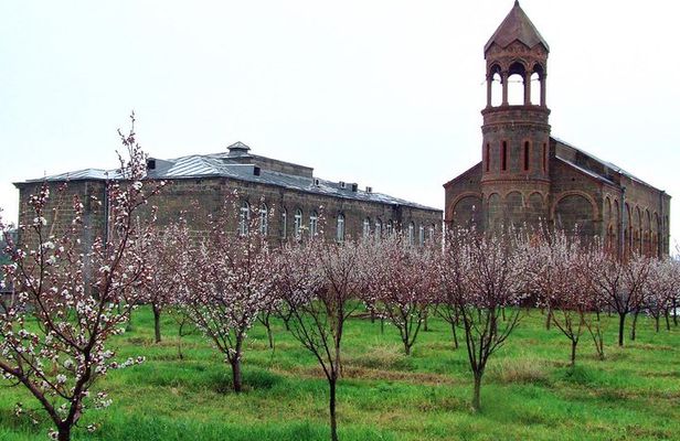 Private tour to Oshakan, Karmravor, Hovhanavank, Saghmosavank monasteries