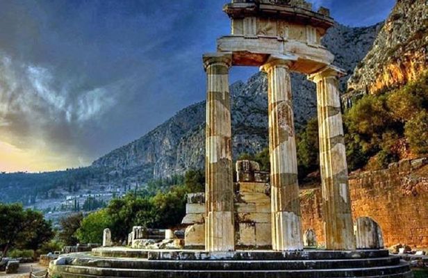 Delphi and Hosios Loukas Monastery Full Day Private Tour