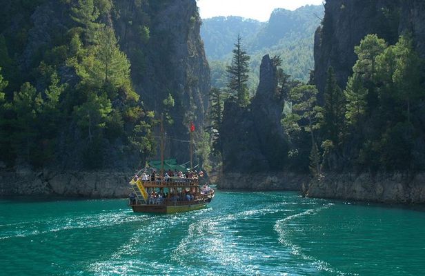 Green Canyon Magic: Scenic Boat Tour for Nature Lovers