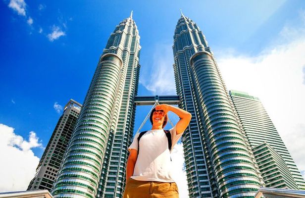 Private Tour Kuala Lumpur with Petronas Twin Towers Observation Deck & Batu Cave