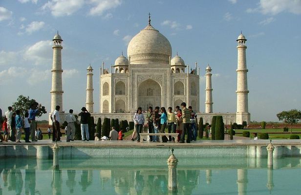 Taj Mahal Sunrise and Agra overnight Tour from Kochi with Flights