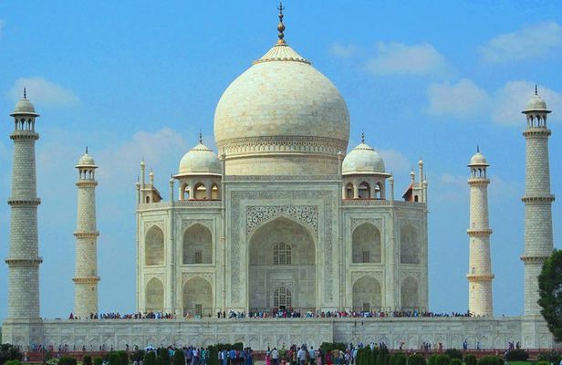 5-Days Luxury Golden Triangle Tour from Delhi Include,Hotel,Guide &On Board WiFi