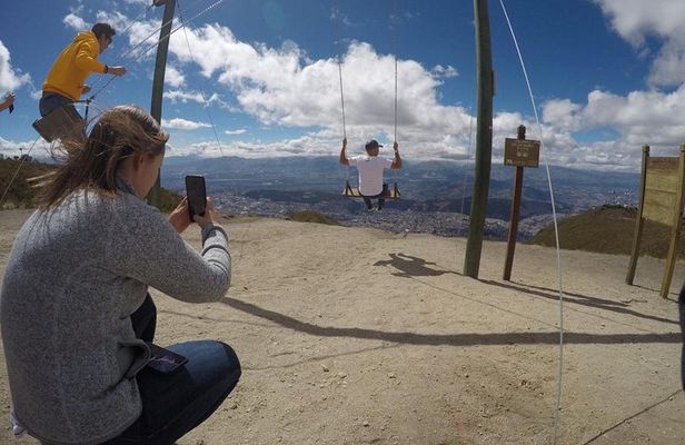 Private Tour: Mitad del Mundo Museum, Pululahua Crater & Quito´s TelefériQo