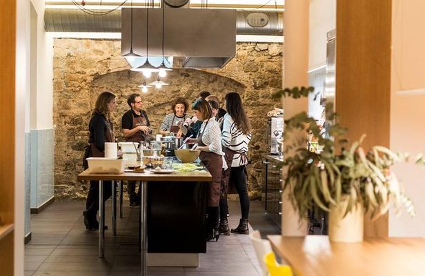 Market Gourmet Visit and Spanish Culinary Experience in Barcelona